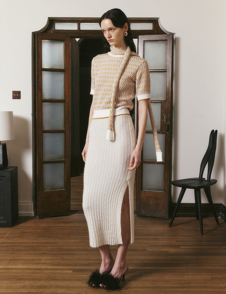 Button-decorated knitted split skirt