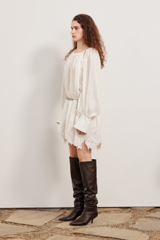 White hem embroidered long-sleeved dress