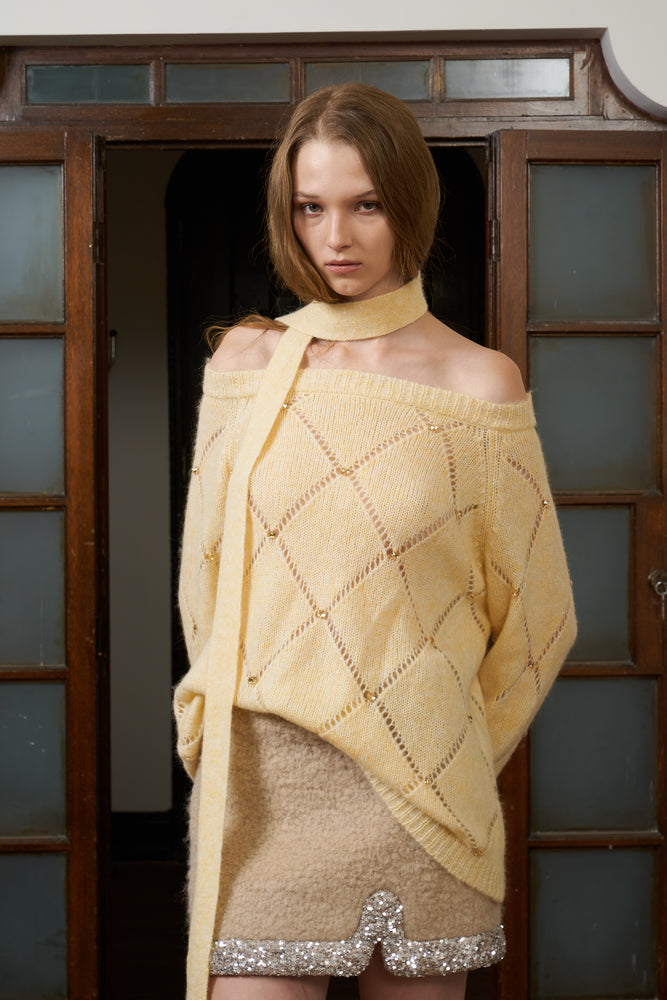 Yellow and off-white diamond-set hollow knitted ribbon one-shoulder top