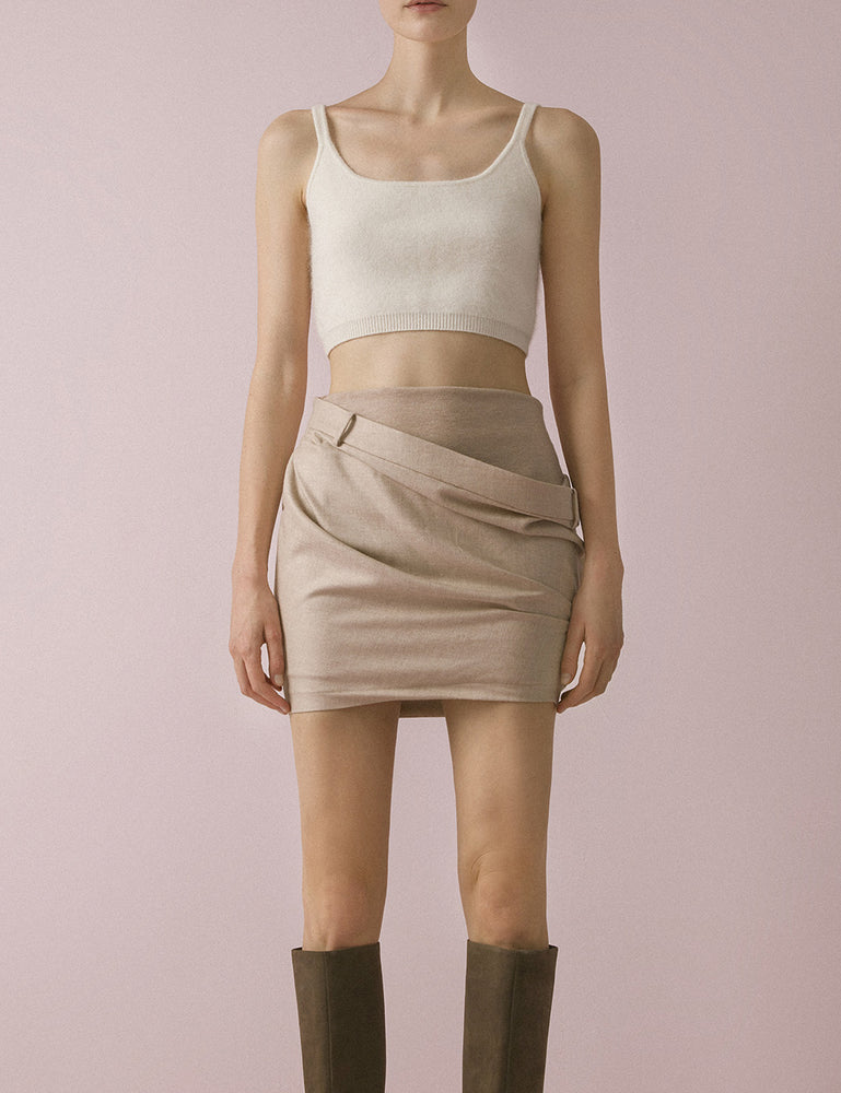 Asymmetric waist skirt