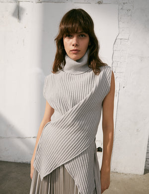 High-Neck Slit Knit Undershirt